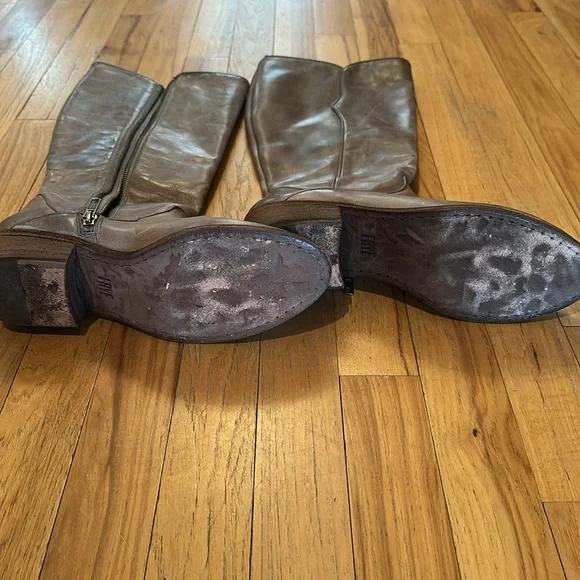 Frye
Carson Piping Knee High Western Boot - Picture 4 of 10